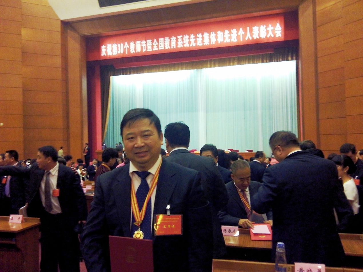 我院教学成果“发挥材料学科优势，培养高水平创新型本科人才的探索与实践”获国家级教学成果一等奖.jpg