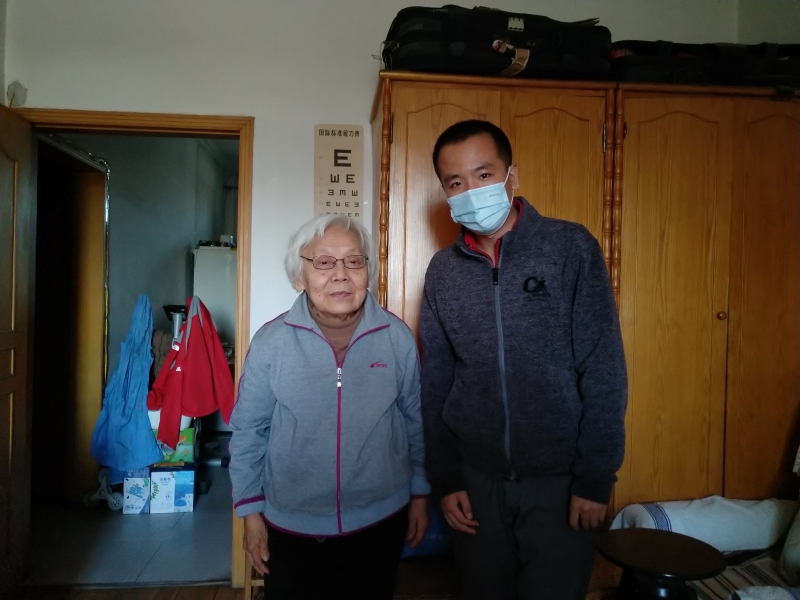 1647856485659412.jpg 与熊仲明老师.jpg